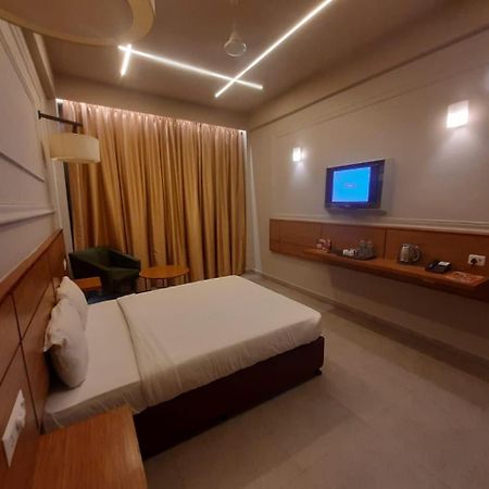 Max Hotels Prayagraj Exterior foto