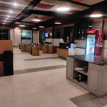 Max Hotels Prayagraj Exterior foto