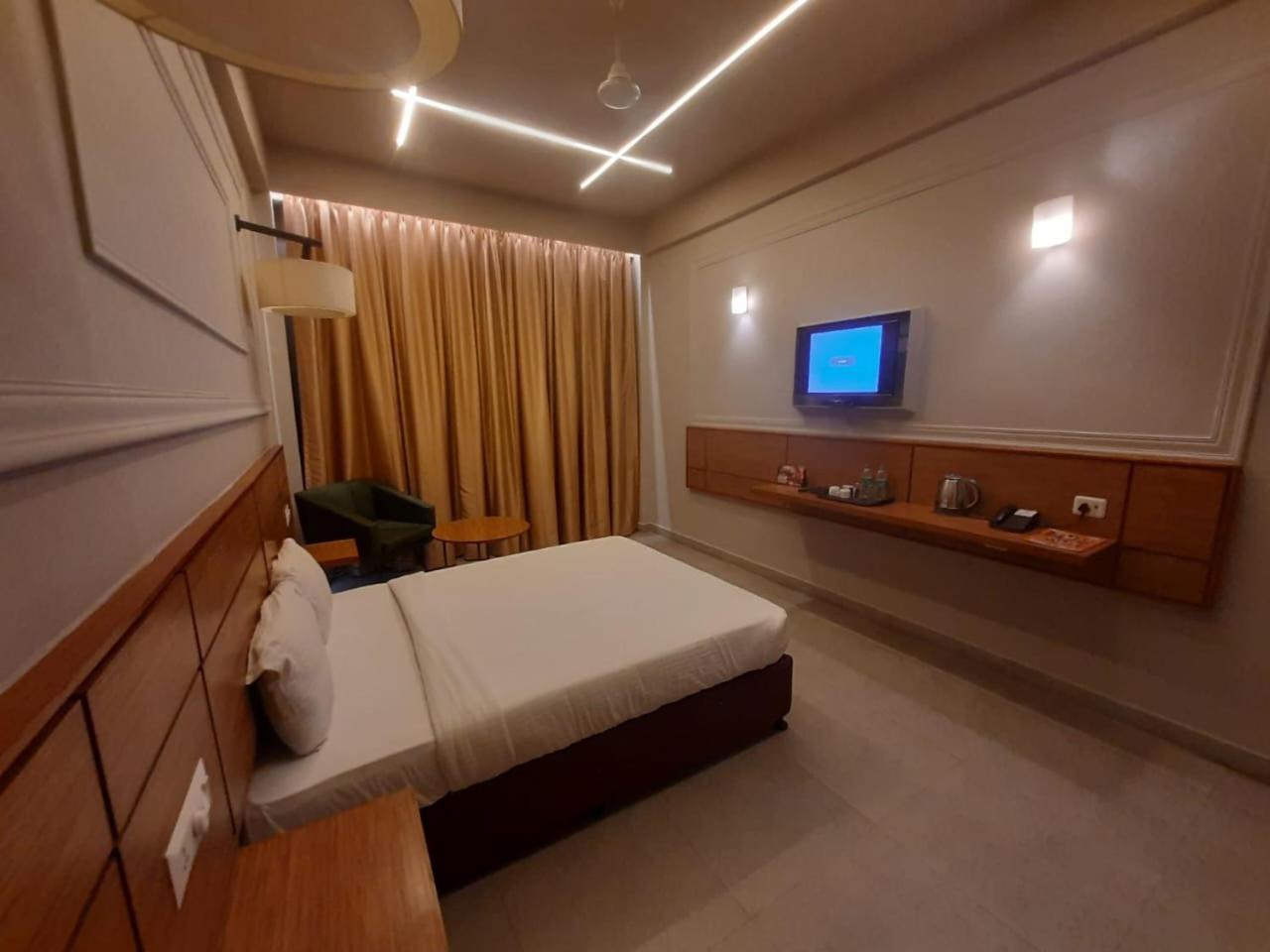 Max Hotels Prayagraj Exterior foto
