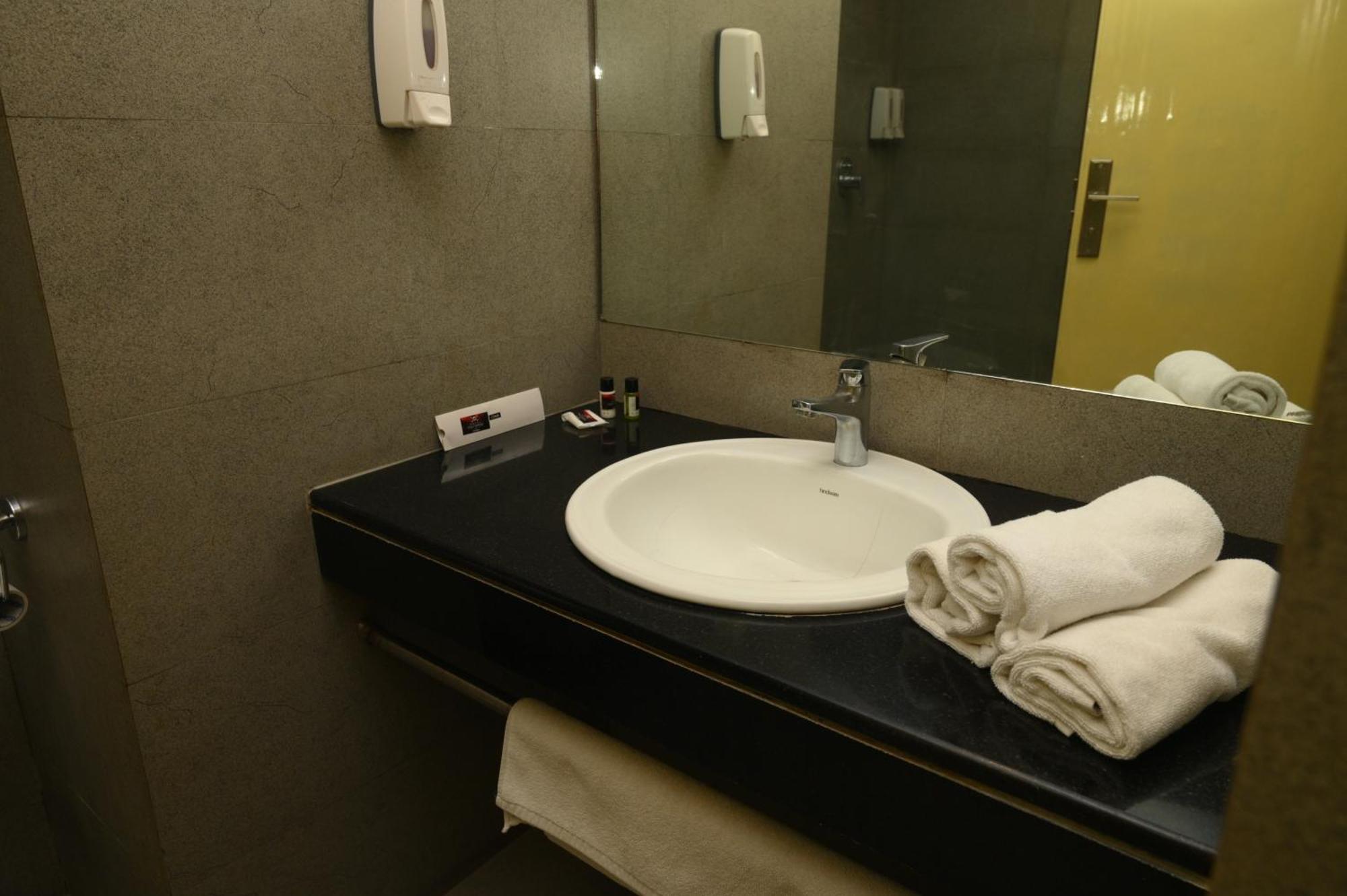 Max Hotels Prayagraj Exterior foto
