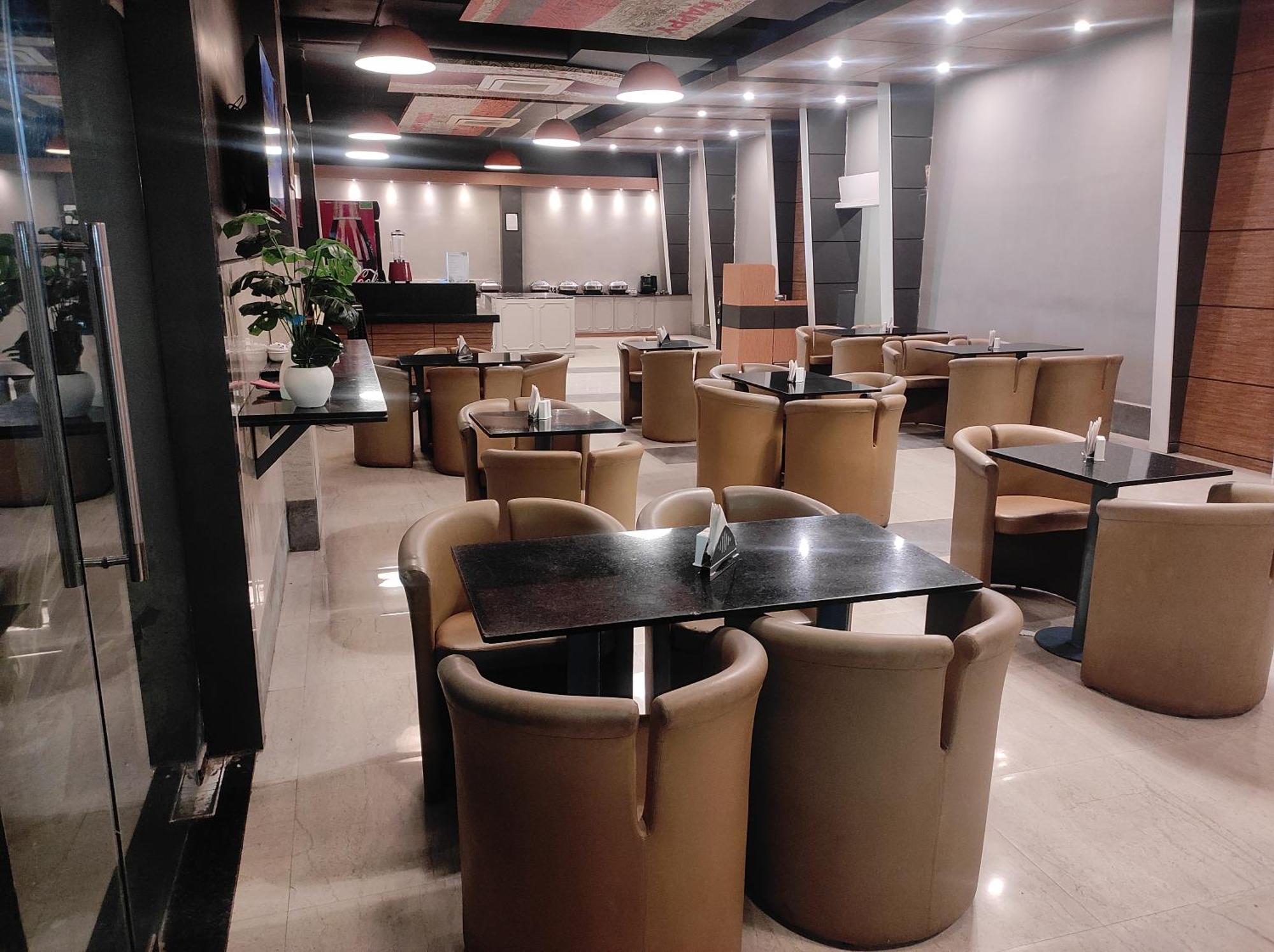Max Hotels Prayagraj Exterior foto