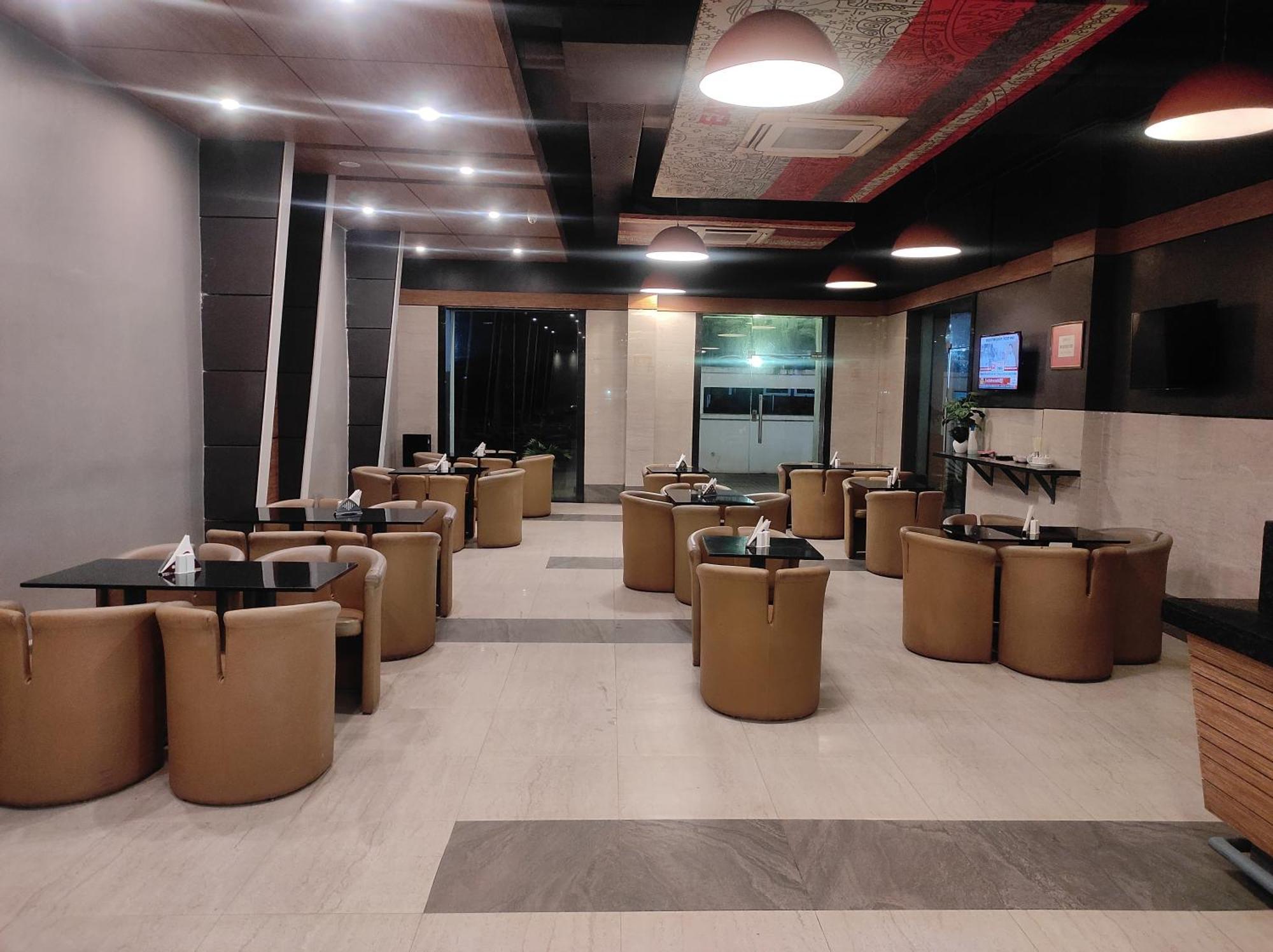 Max Hotels Prayagraj Exterior foto